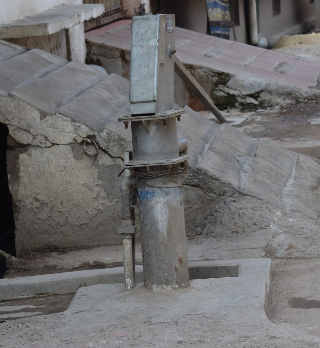 hendpump damege in mainpuri