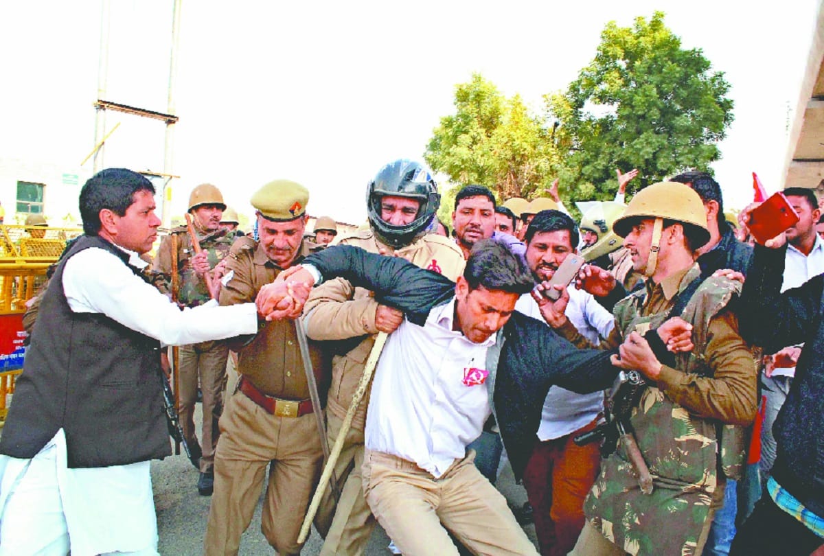 Demonstration of farmers at Greno Authority office