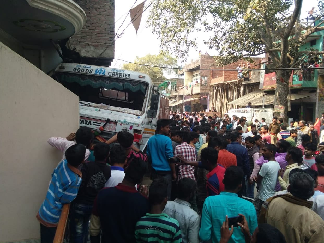 Uncontrolled truck crushed half a dozen vehicles one after the other, killing the student