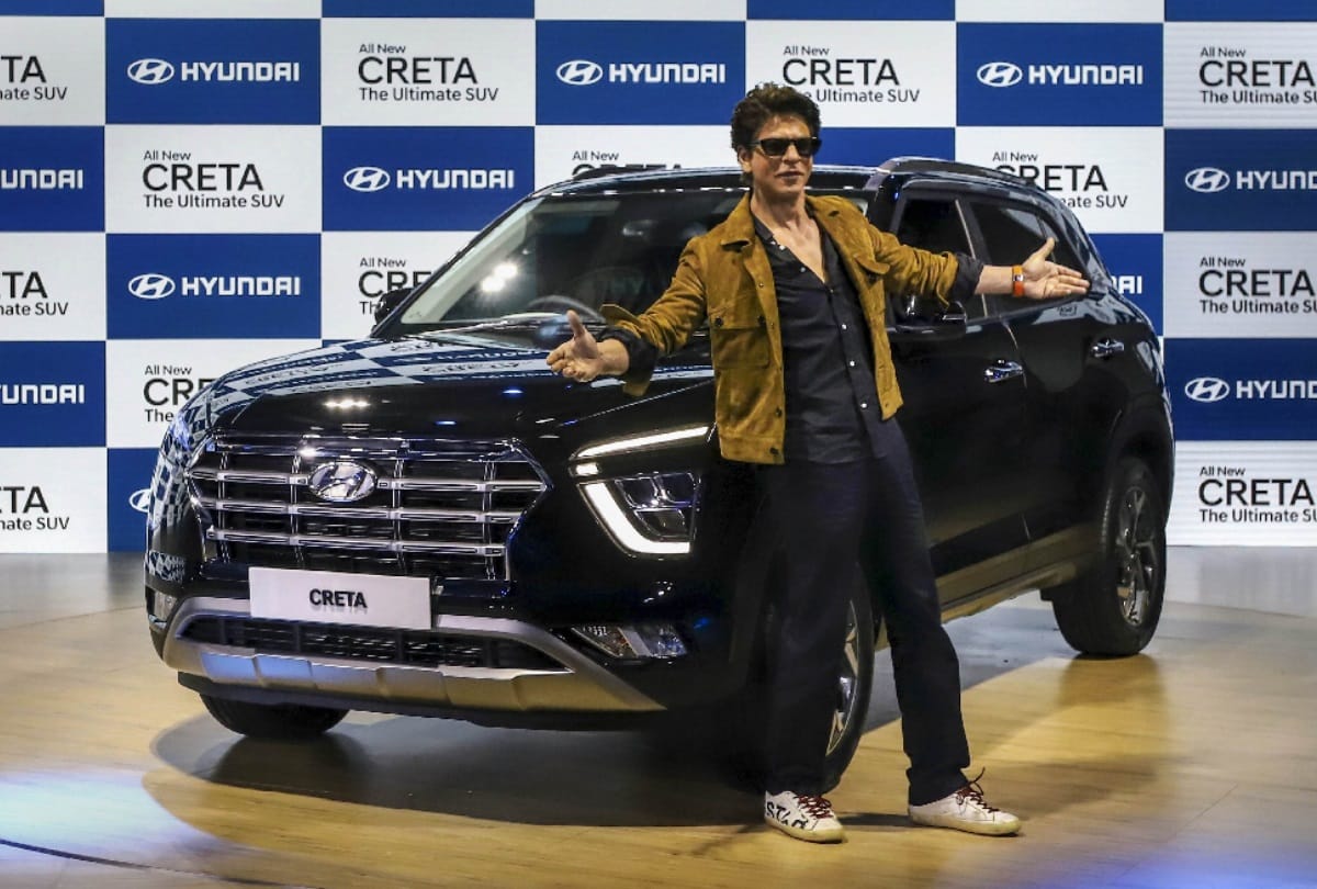Auto Expo 2020 glimpses of second day pass sold in black some wait for shahrukh