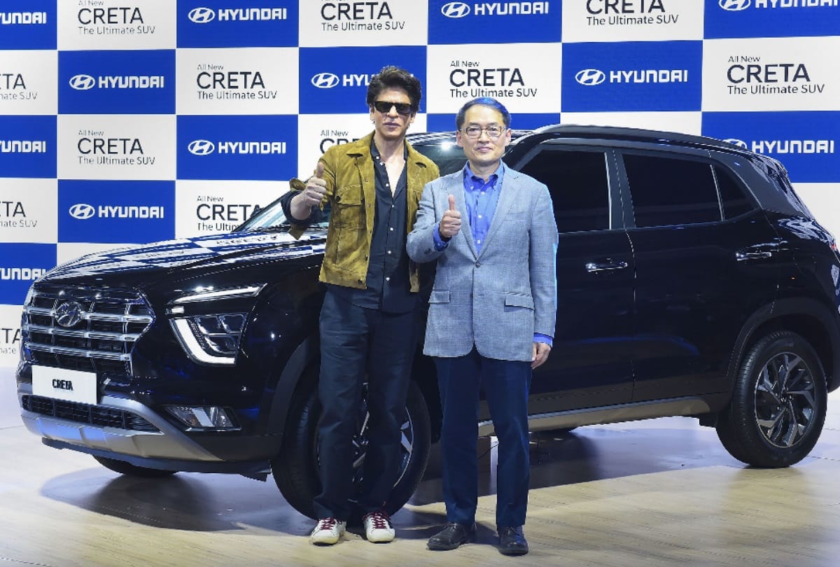 Auto Expo 2020 glimpses of second day pass sold in black some wait for shahrukh
