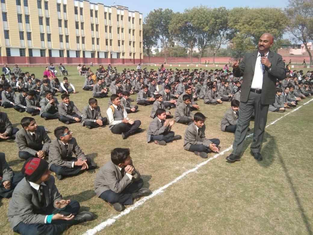 aware stuent in seminar