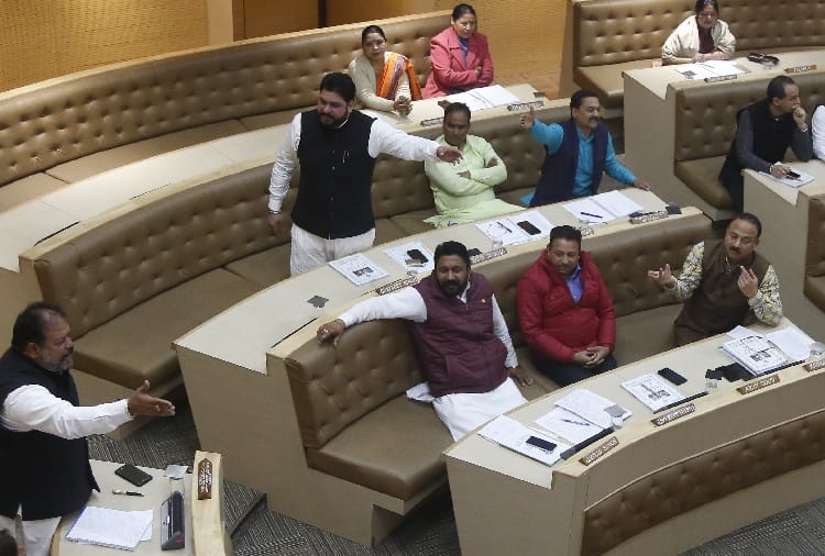 Budget pass in House meeting of Chandigarh Municipal Corporation