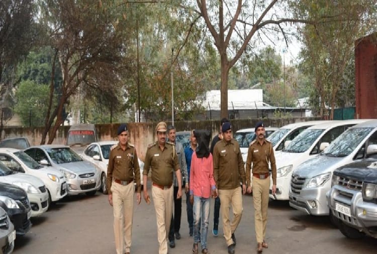 Two person arrested with 16 luxury and SUV cars by Crime Branch