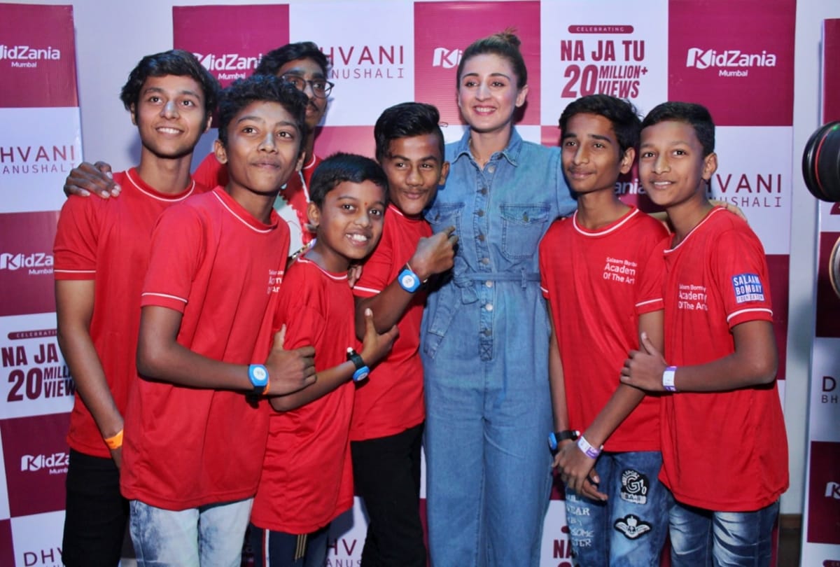 Dhvani Bhanushali Spent time with underprivileged children in Mumbai for her recent song Na ja tu