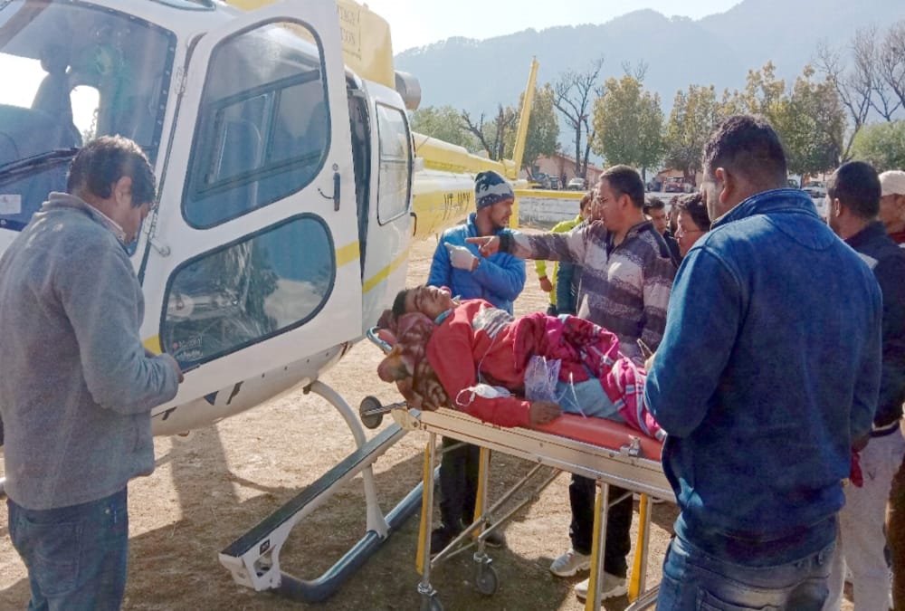 Family Airlift injured patient on their own two lakh rupees Expense in chamoli