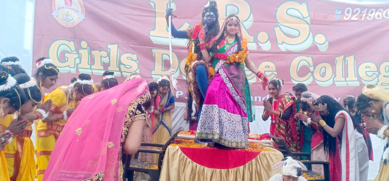 Farewell to seniors with cultural programs