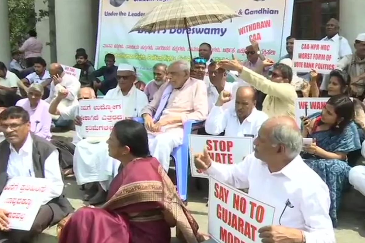 Karnataka: Freedom fighter Herohalli Srinivasaiah Doreswamy on a protest against CAA in Bengaluru