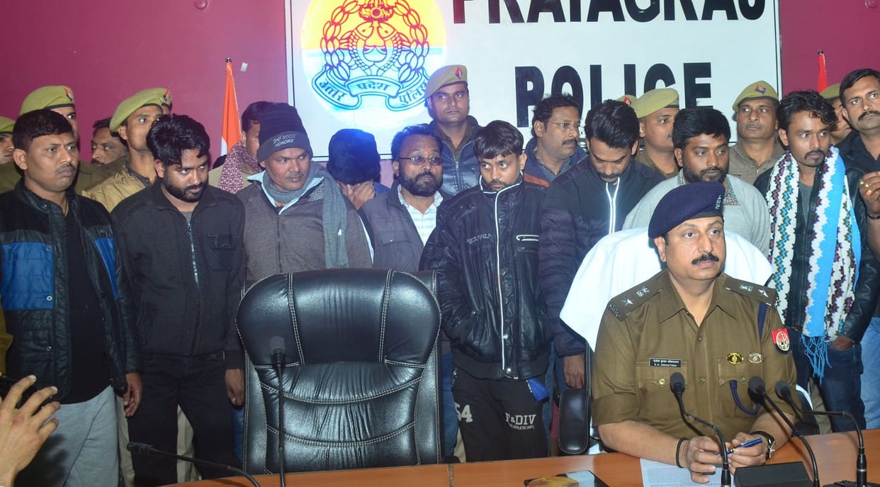 Gambling at home 13 arrested in prayagraj