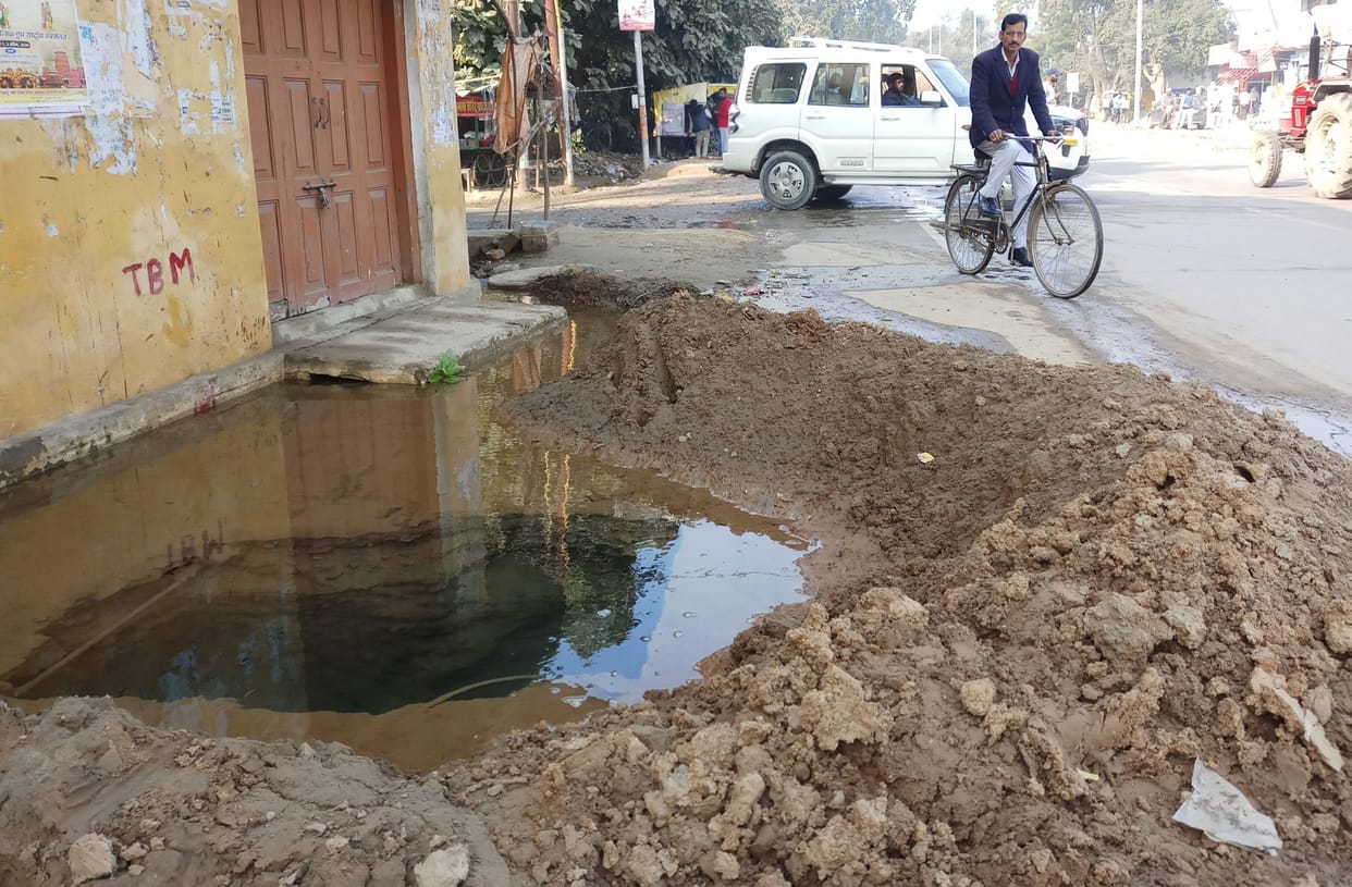 Negligence: Two lakh liters of water going into the gutter every day