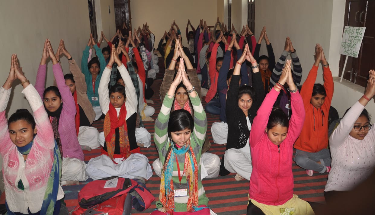 Performed yoga and told the tricks to stay healthy