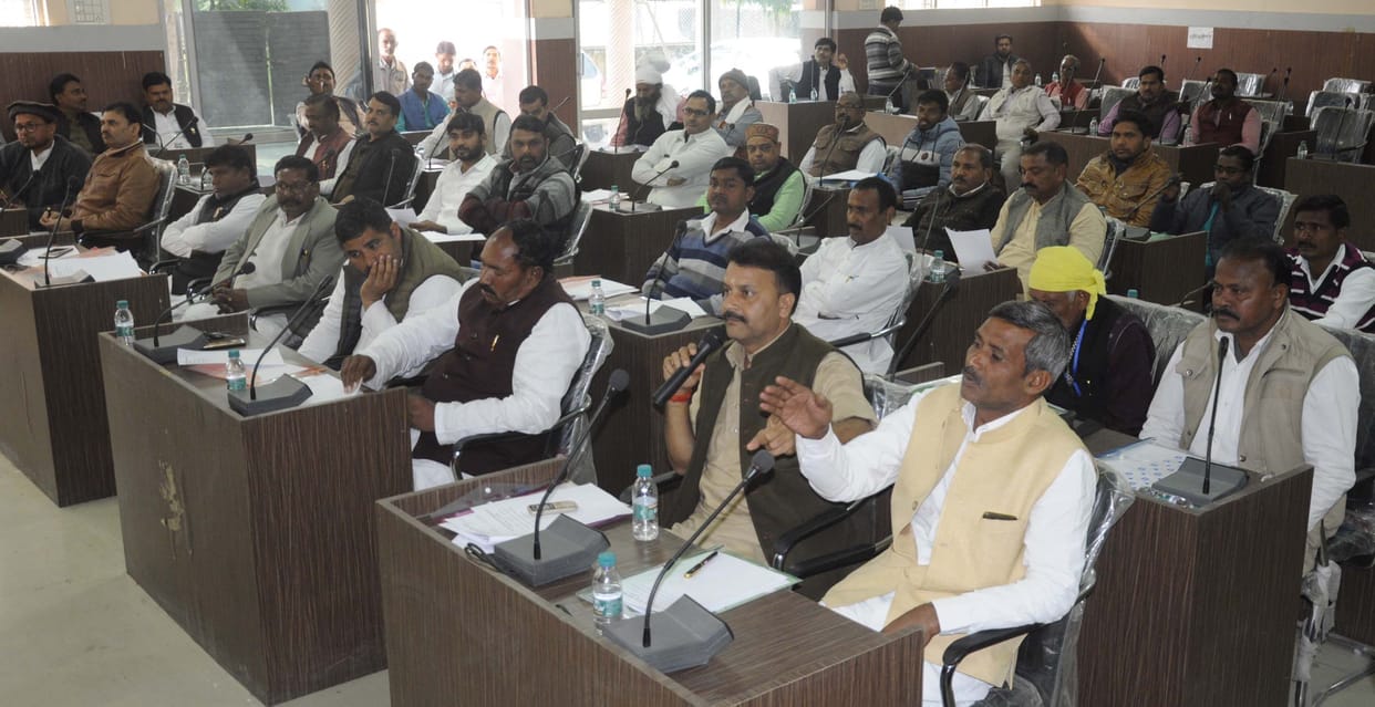Uproar over non-electrification of priests in the district panchayat meeting, CDO will conduct investigation
