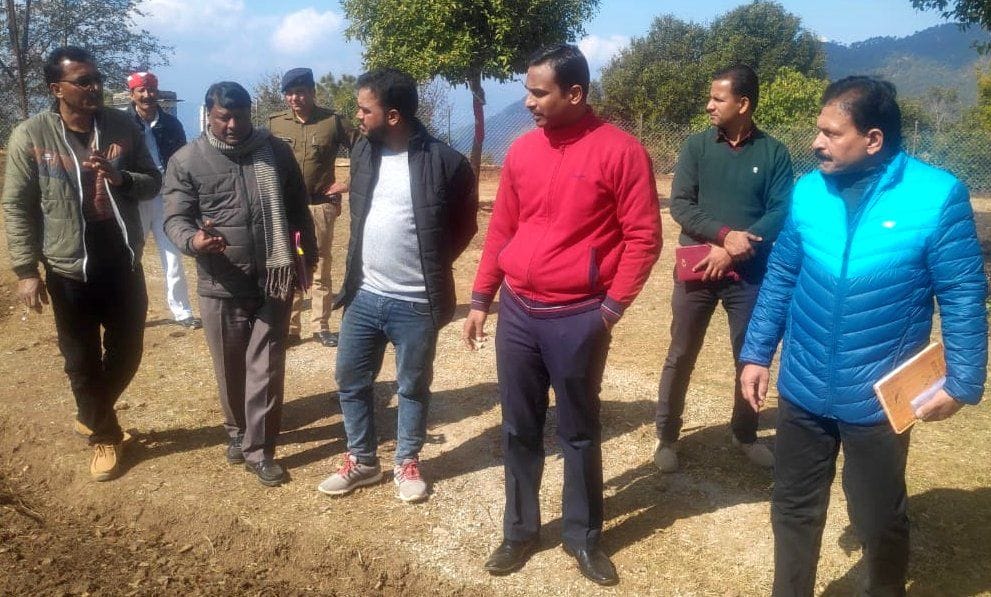 District Magistrate inspected Tulip Garden