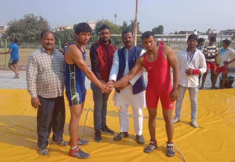 Wrestlers showed power in wrestling