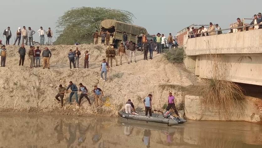 harsh kee talaash mein 10 kimee tak khangaalee nahar kee talahatee
