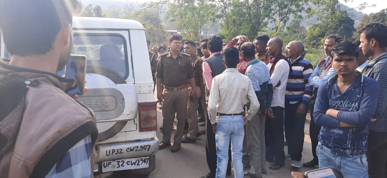 Dead body of Madya pradesh youth found in car