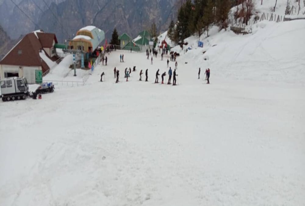 Snow covered Auli beautiful visuals before national skiing championships 2020