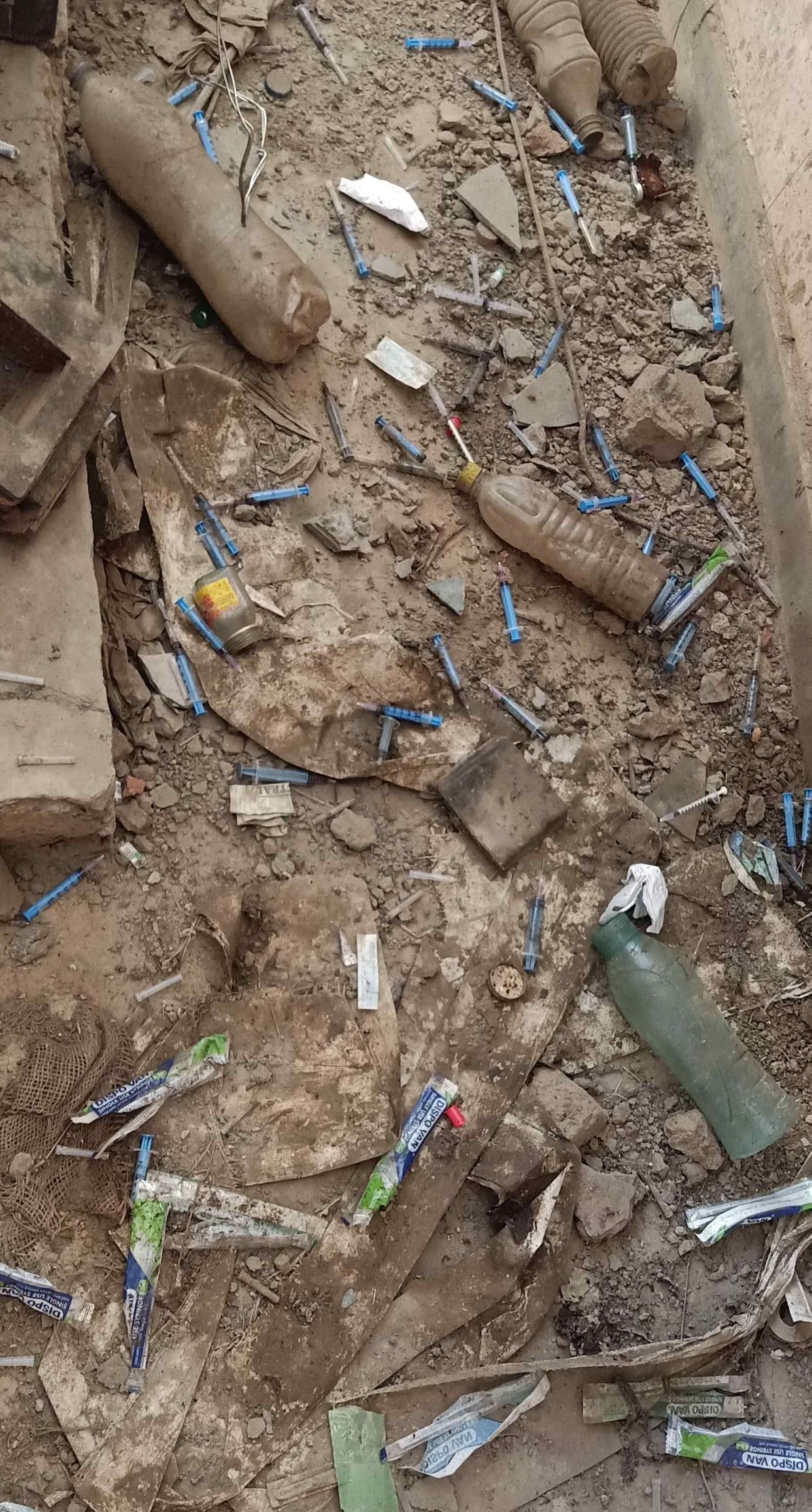 Some youth taking drugs for army recruitment, syringes and banned drugs found on the track of Rajiv Gandhi Stadium
