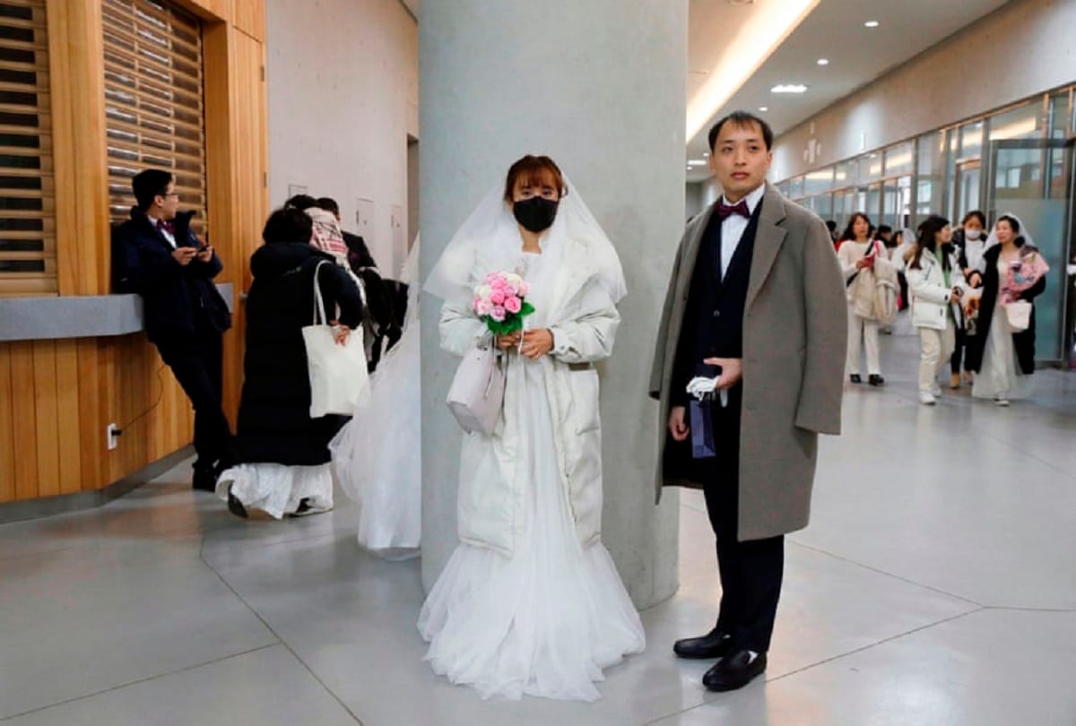 South Korea mass wedding defies coronavirus fears, some wears mask