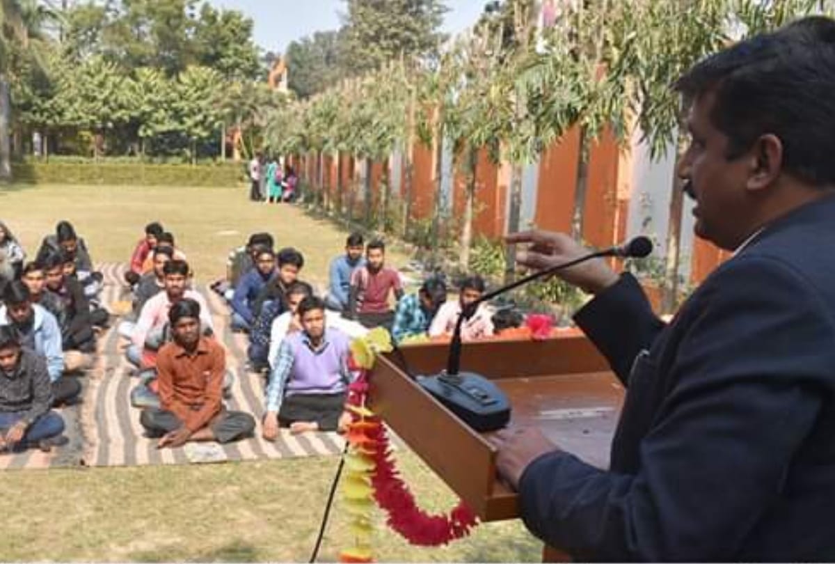 Cleanliness and health Seminar orgnised in mp pg collage gorakhpur