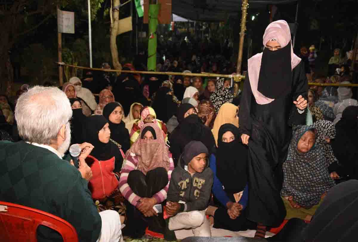 CAA protest: Screws on protest, notice to 80, 200 barred