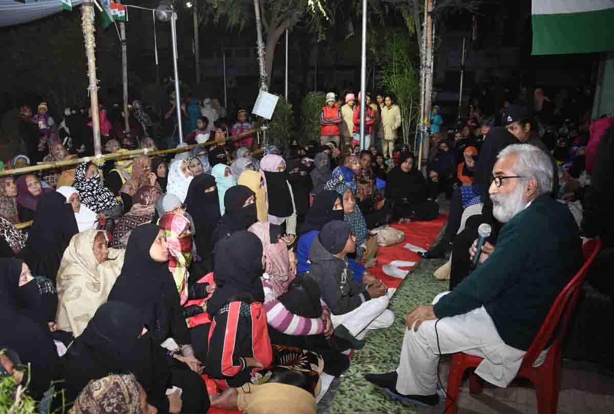 CAA protest: Screws on protest, notice to 80, 200 barred