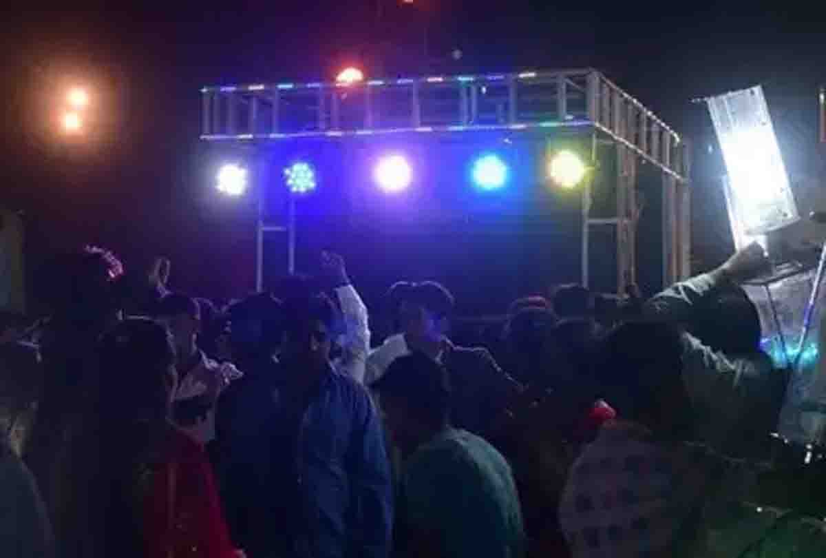 During the dance on DJ, police sub inspector, slapped man