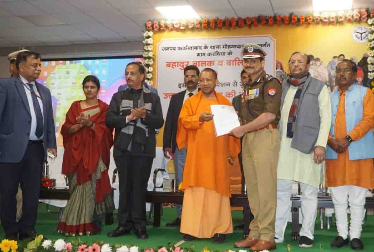 CM Yogi fed Subhash's daughter Gauri with a lap