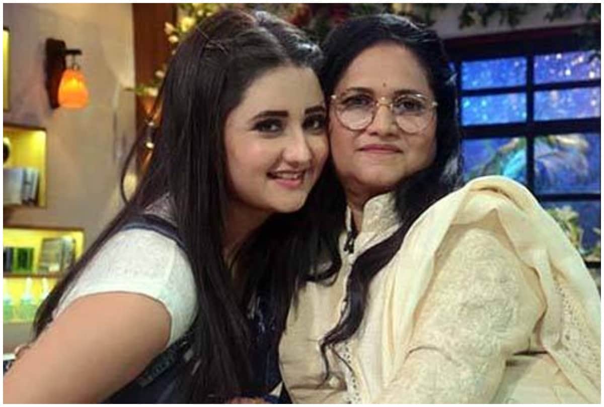 bigg boss 13 rashami desai family celebrate her birthday outside house
