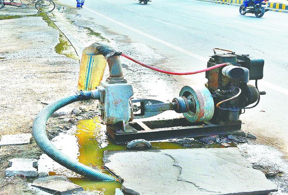 sewer overflows in agra due to strike of private company workers