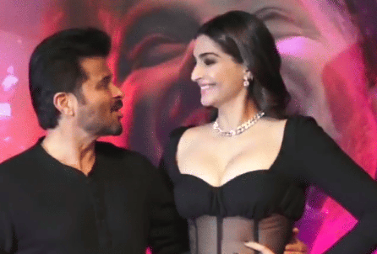 sonam kapoor wearing revealing outfit with dad anil kapoor get trolled