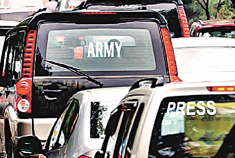 UT Administration Orders Regarding Sticker on Vehicles by Government Officers and Judges