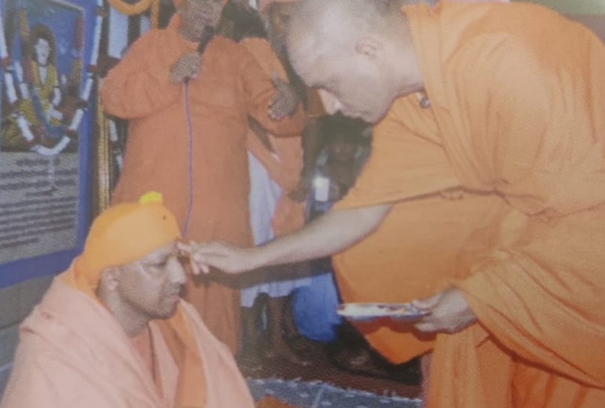 CM yogi adityanath First visit home after Become monk special story