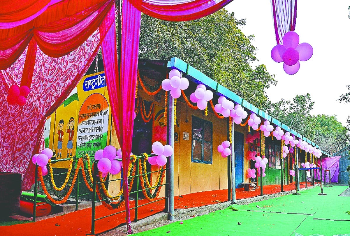 Red carpet for first time voters at Pink booth
