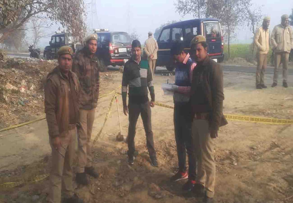 Police arrested five gangsters in Etawah