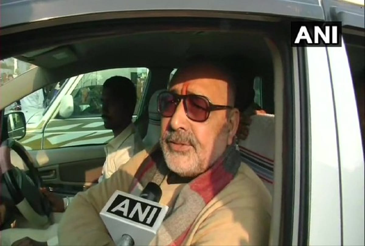 union minister giriraj singh says that Rahul gandhi is not working in the national interest