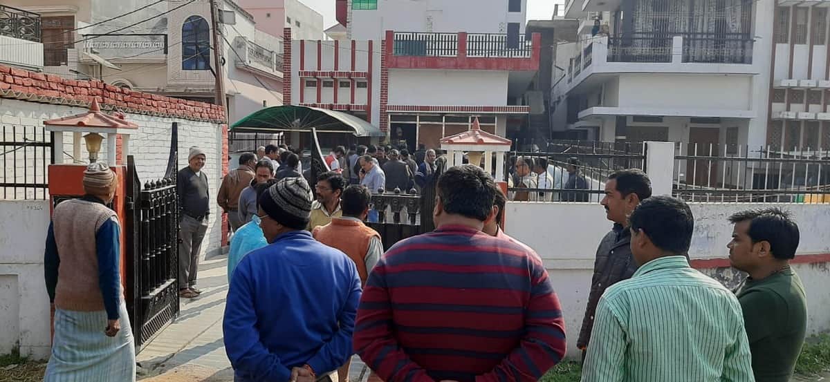 Advocate shot himself suicide in sidhari azamgarh