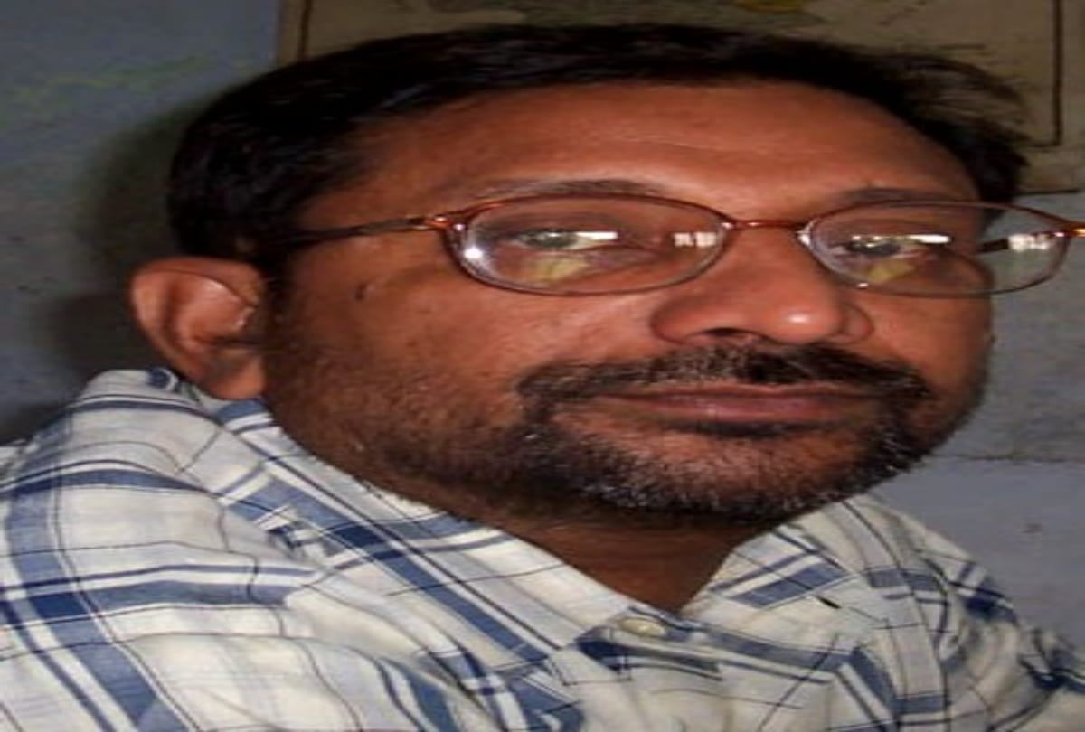 Advocate in Azamgarh shot himself in the house