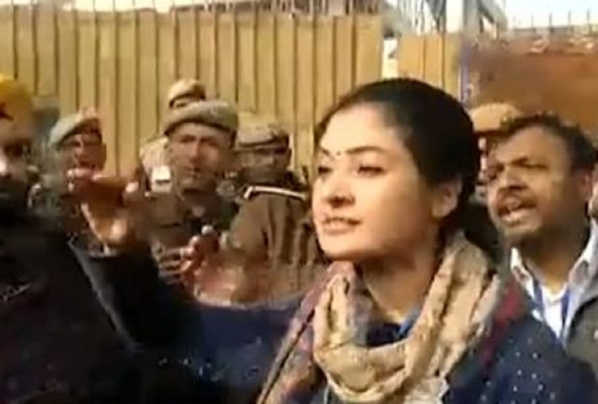 FIR against Congress leader Alka lamba in hazratganj in Lucknow.