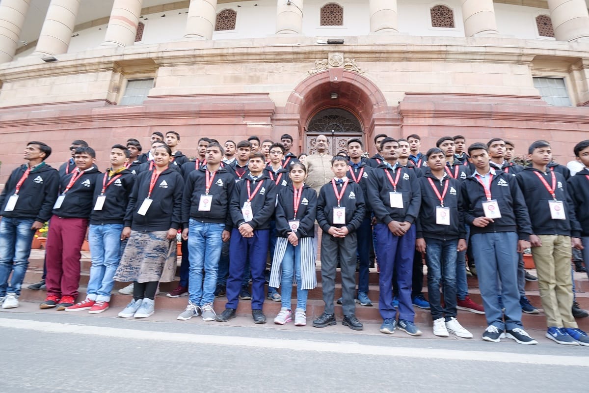 Lok Sabha Speaker Om Birla meets students of Atul Maheshwari Scholarship