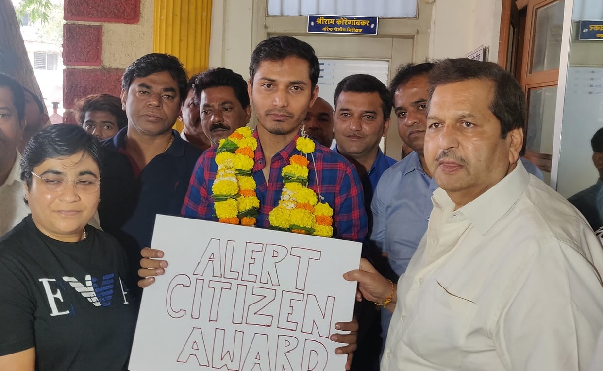 BJP gave alert citizen award to cab driver