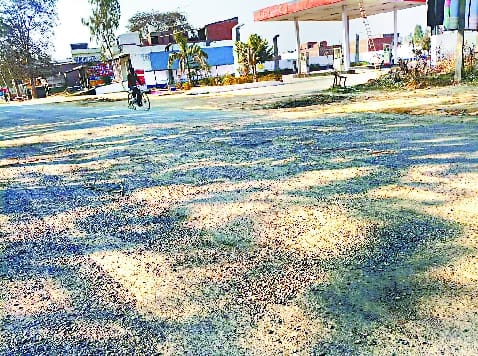 The game was also done in the repair of Bareilly-Bisalpur road, it was uprooted in two months