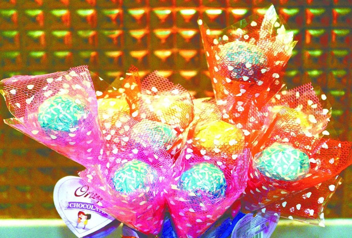 Valentine Week Chocolate Day Celebration In Agra