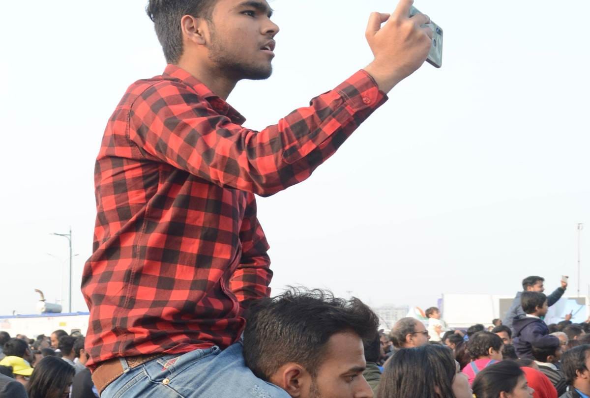 children were excited to see LIVE show in defence expo