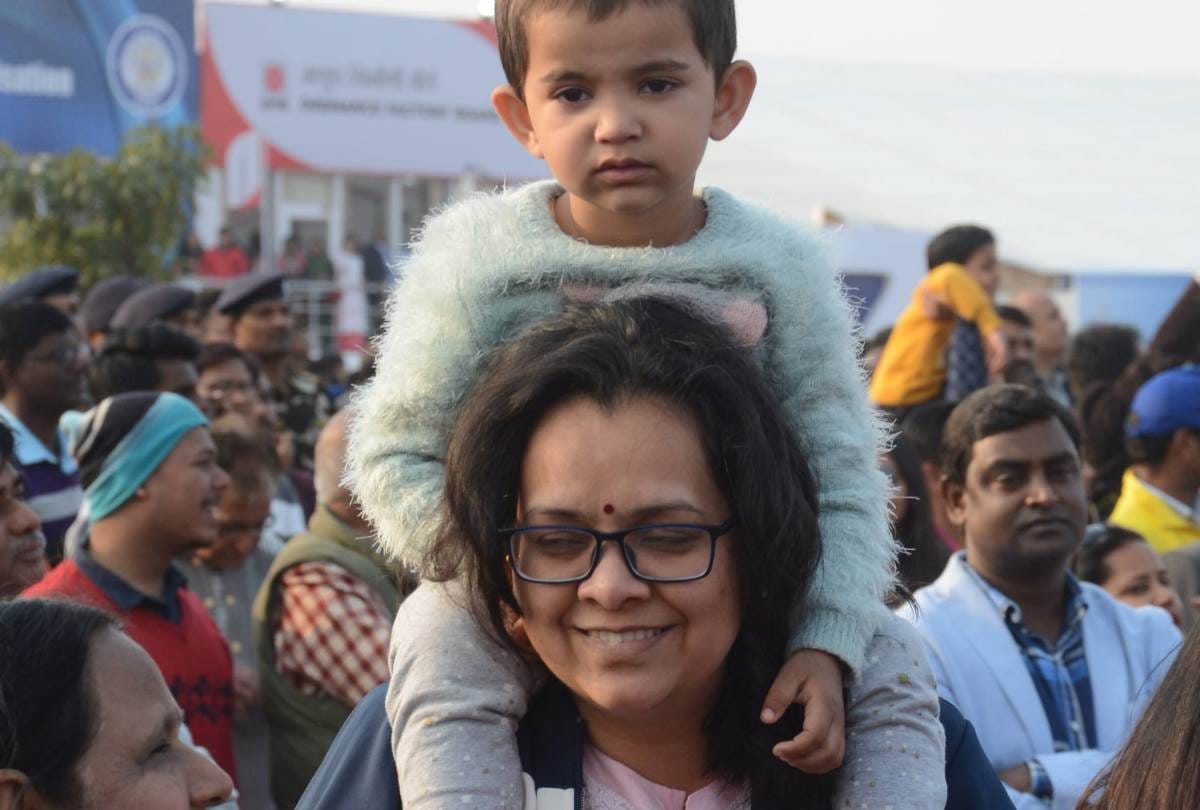 children were excited to see LIVE show in defence expo
