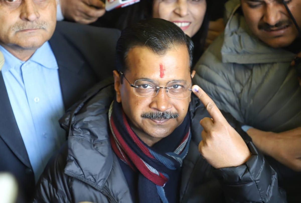Delhi Election 2020: kejriwal cast vote with wife mother father son says AAP will form government