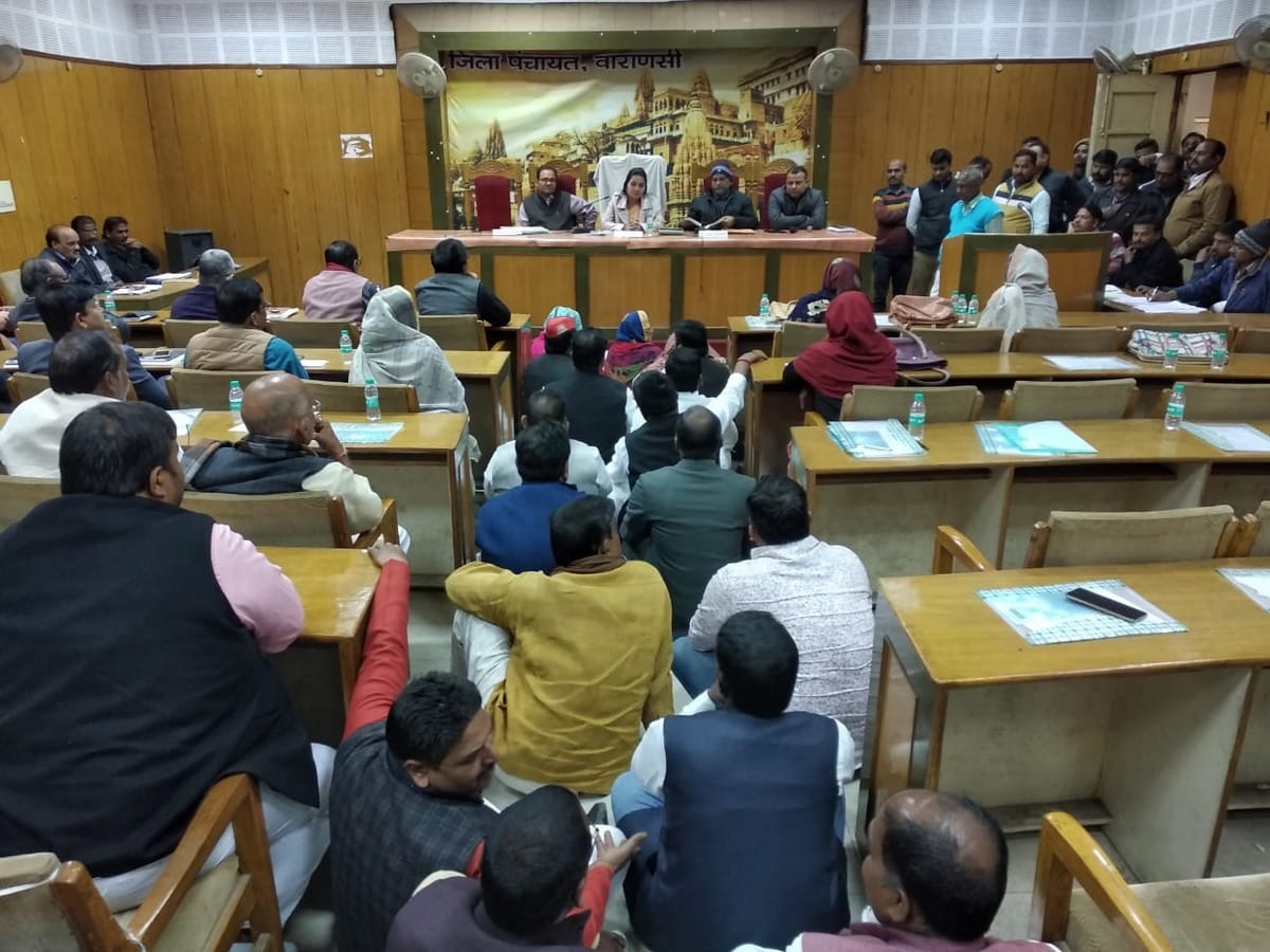 District Panchayat Meeting Member sitting on land in sadan varanasi