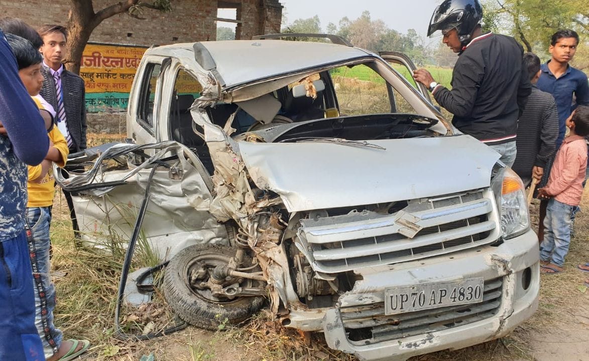 Dumper hits car, three injured