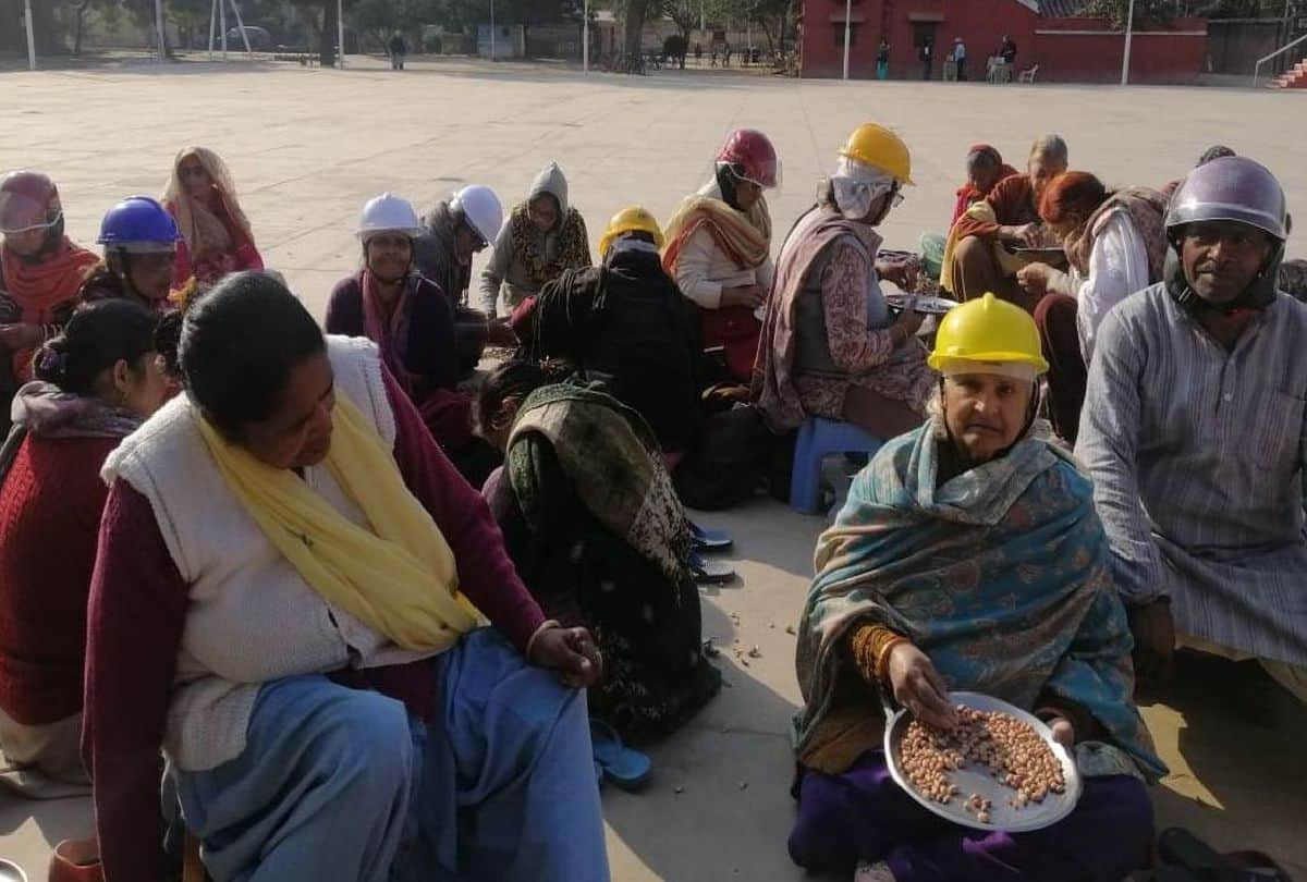 people wear helmet during walking in dayalbagh agra