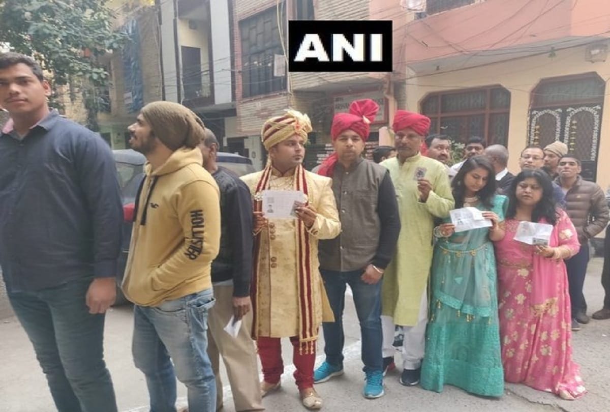 Delhi Assembly Elections: entire barati reached with groom to vote in laxmi nagar